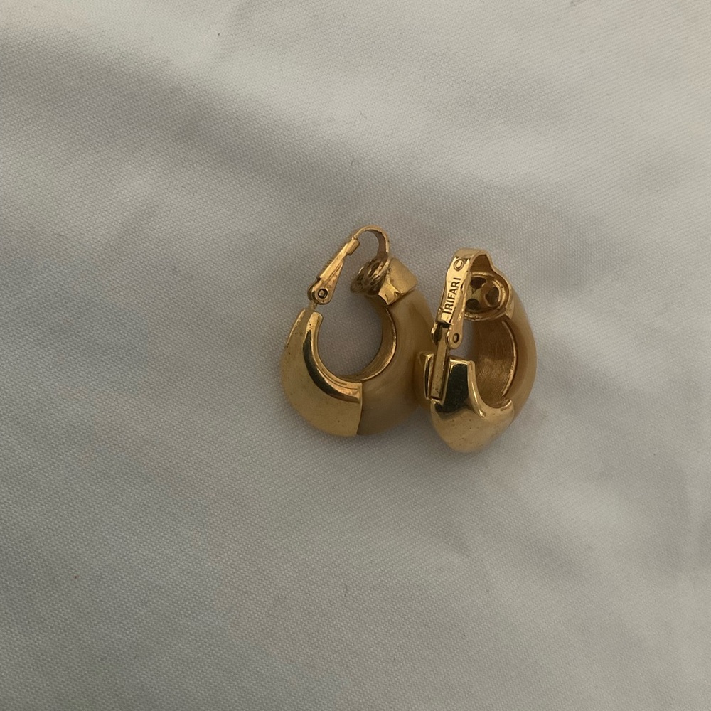 Vintage Trifari Gold and Tan Hoop Earrings - Picture 3 of 5